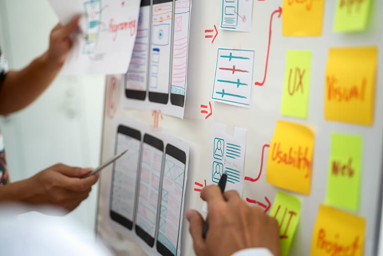 写真：ウェブ制作ミーティング風景